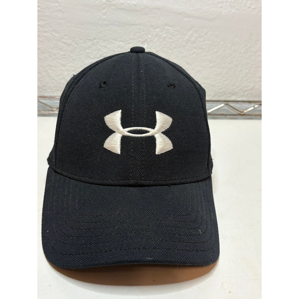 Under Armour HeatGear Fitted Hat Cap Black MD/LG Medium Large Embroidered Logo